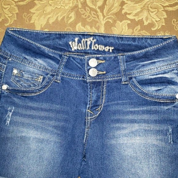 Women's Wallflower shorts - Picture 2 of 3